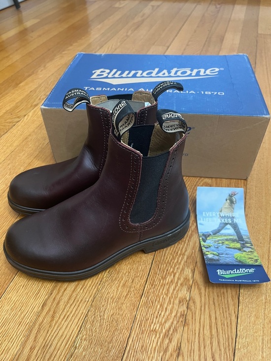 Blundstone Shoes - New Blundstone 1352 NIB Chelsea Ankle Boots Shiraz Burgundy 4.5 5.5 7.5